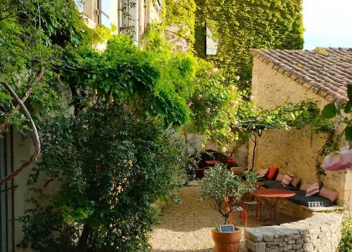 La Maison Pres De La Fontaine
